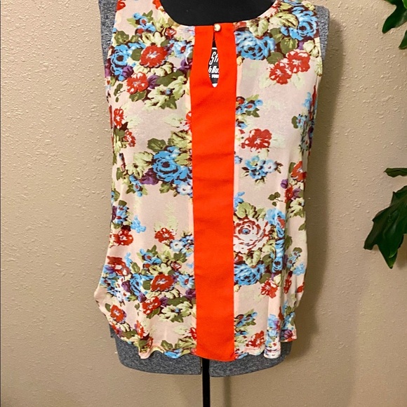 Faith & Joy Keyhole Button Down Blouse - Picture 2 of 8